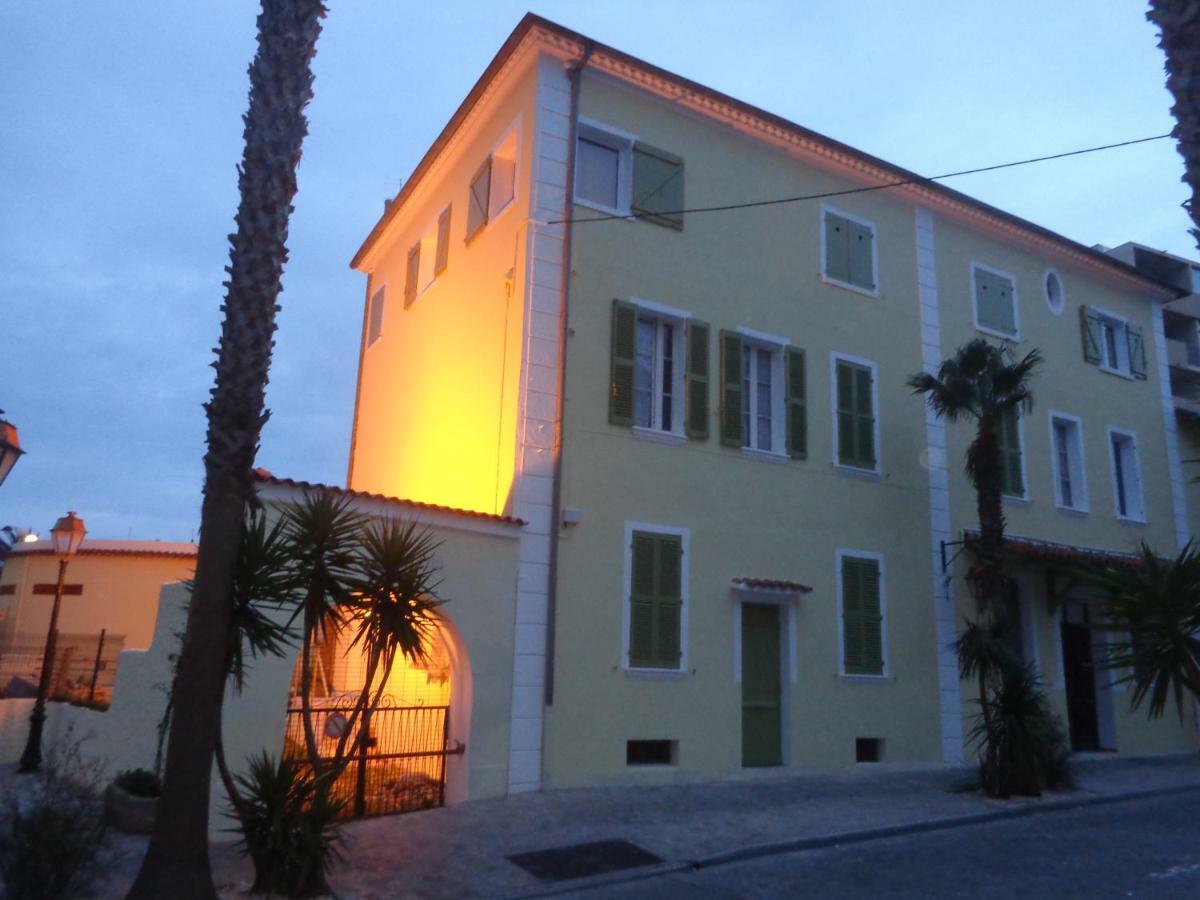 L'Ilot Fleuri Hotell Le Lavandou Exteriör bild